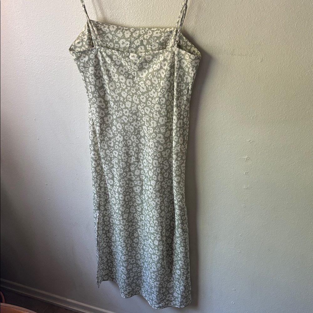 A New Day Apron Slip Dress in Light Green Floral Print - Medium - Picture 11 of 16